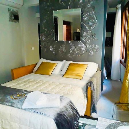 Suite Dream On The River Венеция Екстериор снимка