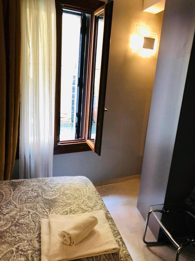 Suite Dream On The River Венеция Екстериор снимка